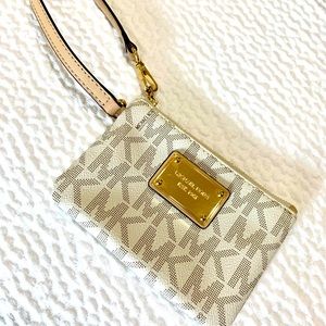 Michael Kors wristlet. NWOT. Excellent condition. No marks.